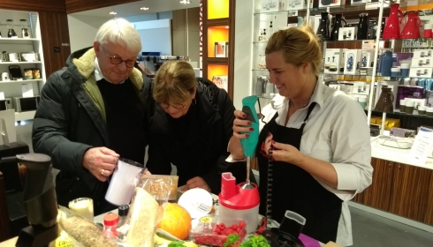 Gezellige drukte bij demodag bij Koeleman!